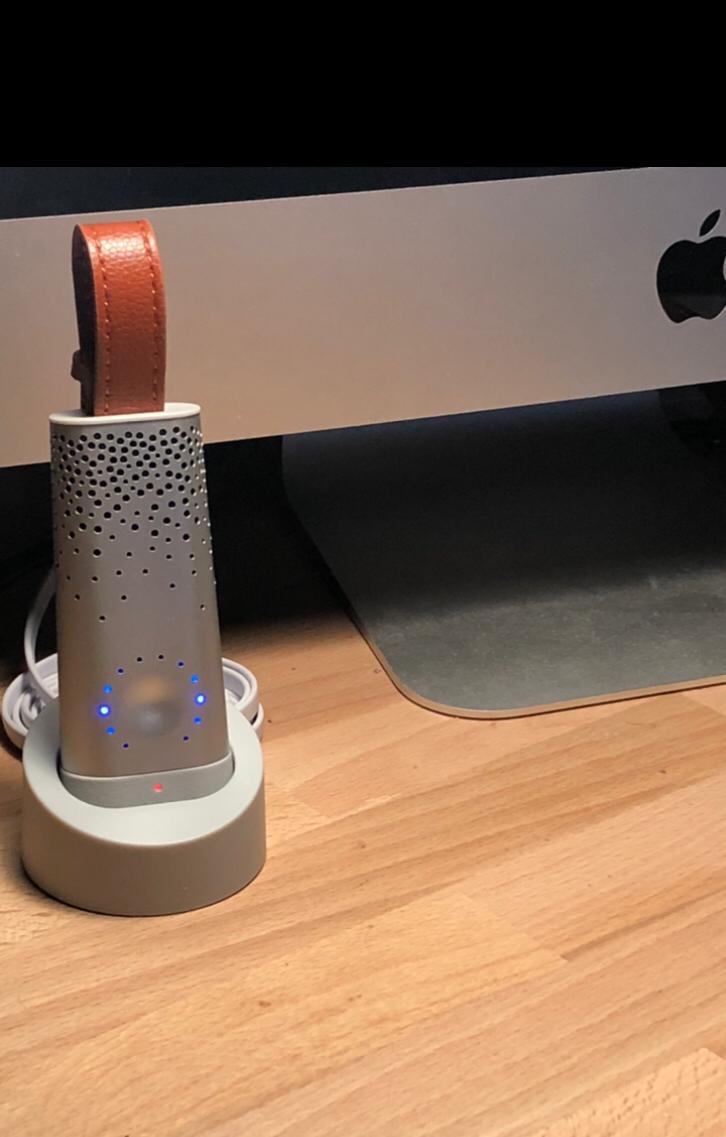 rilevatore con la mole per sfondo